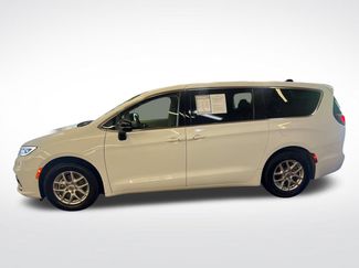 Used 2024 Chrysler Pacifica Touring-L FWD video 2