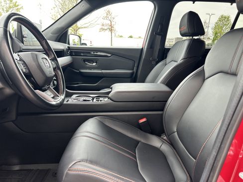 Certified 2025 Honda Pilot TrailSport image 24
