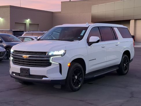 Used 2024 Chevrolet Suburban LT image 10