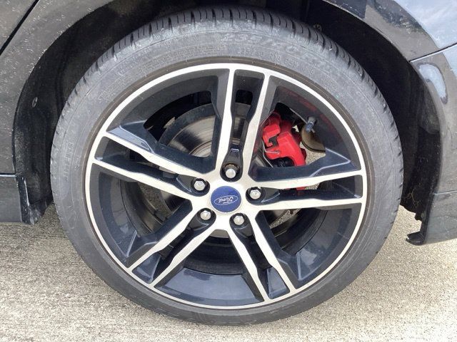 Used 2017 Ford Focus ST FWD image 8