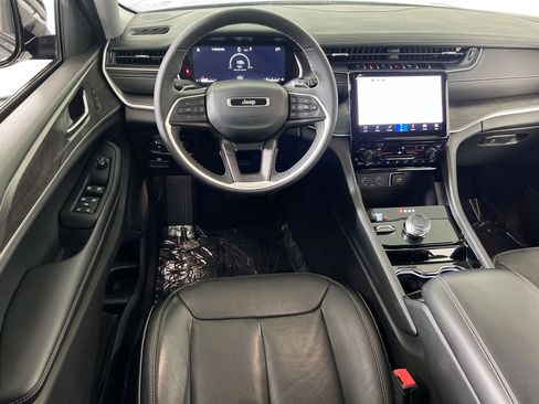 Used 2023 Jeep Grand Cherokee Limited image 22