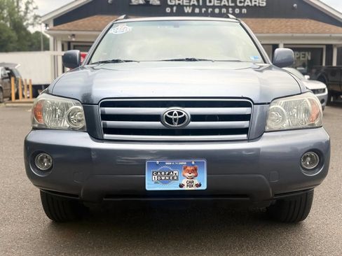 Used 2005 Toyota Highlander Limited w/ Leather Trim Pkg AWD/4WD image 2