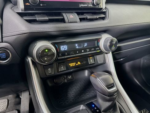 Used 2019 Toyota RAV4 XLE w/ Convenience Package AWD/4WD image 15
