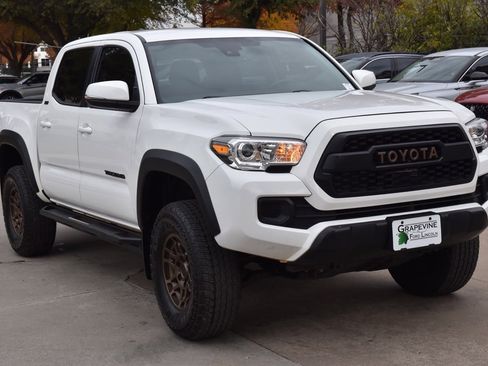 Used 2023 Toyota Tacoma Trail Edition image 4