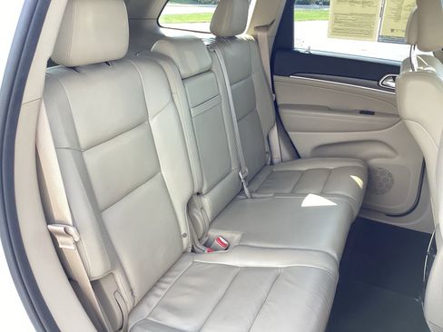 Used 2017 Jeep Grand Cherokee Limited image 35