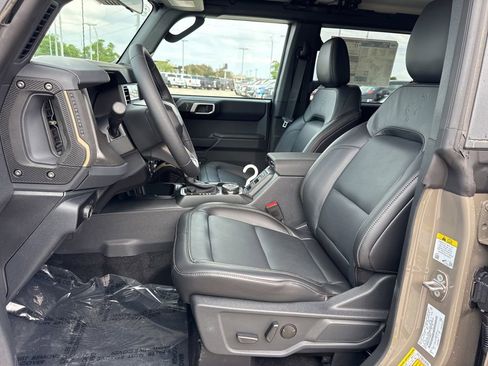 New 2026 Ford Bronco Badlands w/ Sasquatch Package AWD/4WD image 4