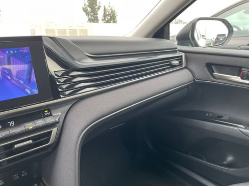 Used 2025 Toyota Camry LE image 33