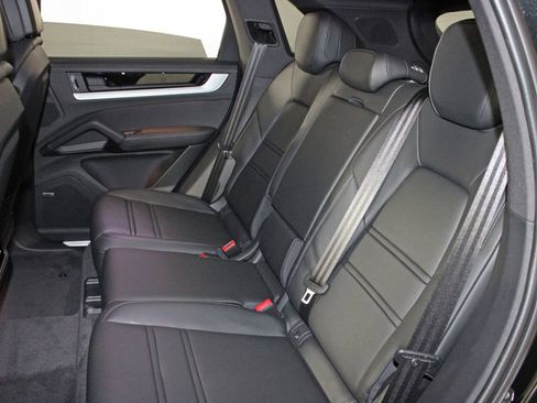 Certified 2026 Porsche Cayenne image 34