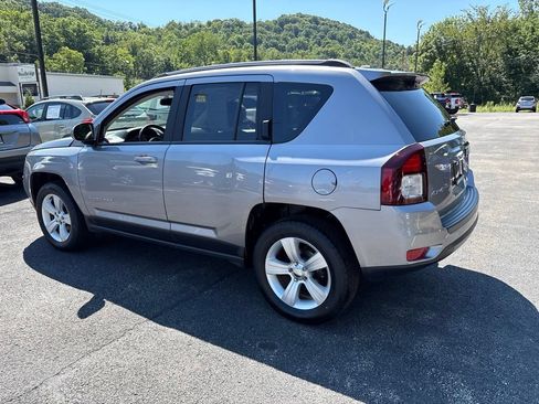 Used 2016 Jeep Compass Latitude AWD/4WD image 3