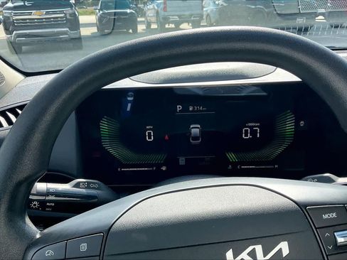 Used 2025 Kia K4 FWD image 24