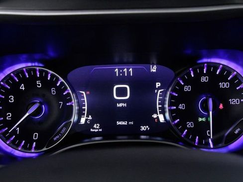 Used 2024 Chrysler Pacifica Touring-L image 27