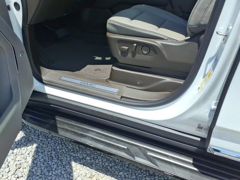 New 2026 GMC Yukon XL Elevation AWD/4WD image 12
