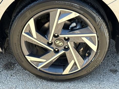 Certified 2025 Hyundai Elantra Sport image 9