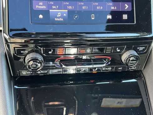 Used 2025 Jeep Grand Cherokee L Altitude image 28