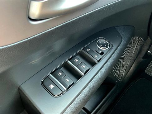 Used 2023 Kia Forte LXS image 32