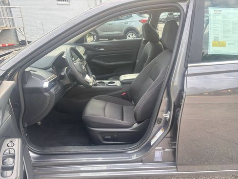 Used 2025 Nissan Altima 2.5 SV FWD image 28