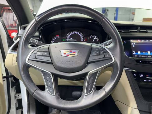 Used 2017 Cadillac XT5 Luxury w/ Driver Awareness Package FWD image 18