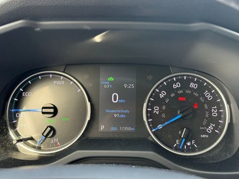 Used 2022 Toyota RAV4 XLE Premium AWD/4WD image 10