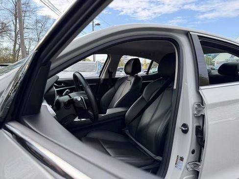 Used 2025 Genesis G70 2.5T RWD image 19