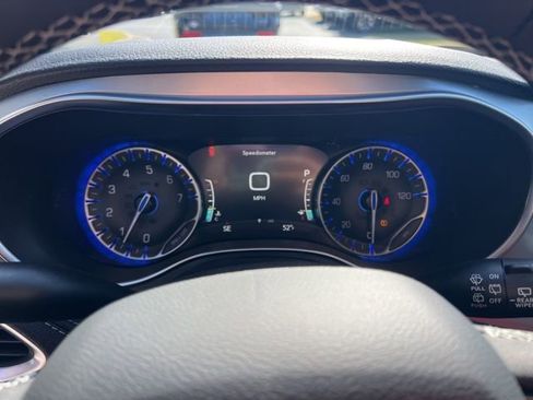 New 2026 Chrysler Pacifica Limited w/ Uconnect Theater Family Group image 9