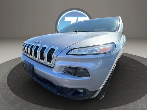 Used 2015 Jeep Cherokee Latitude w/ Cold Weather Group image 9