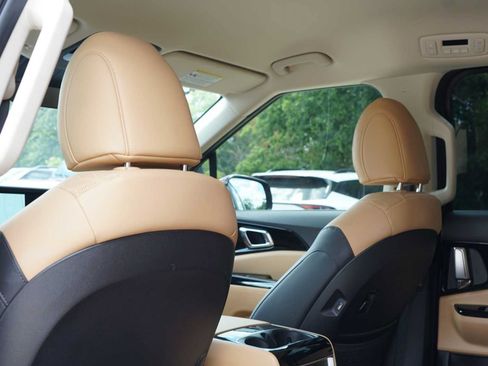 Certified 2023 Kia Carnival EX FWD image 20