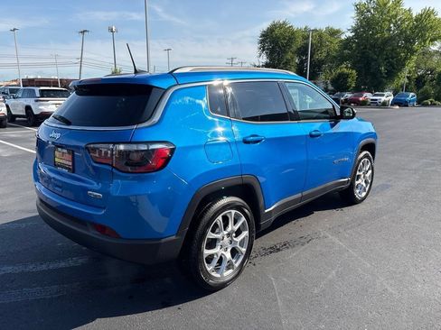 Used 2024 Jeep Compass Latitude w/ Sun and Sound Group AWD/4WD image 5