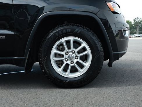 Used 2020 Jeep Grand Cherokee Laredo RWD image 5