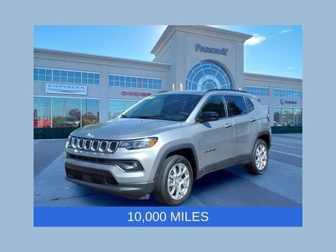 Used 2024 Jeep Compass Latitude AWD/4WD image 1