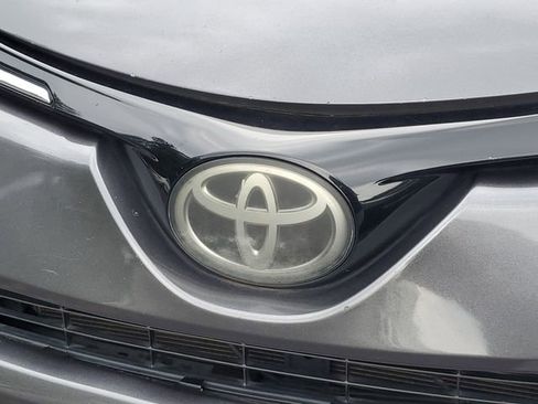 Used 2017 Toyota RAV4 LE FWD image 10