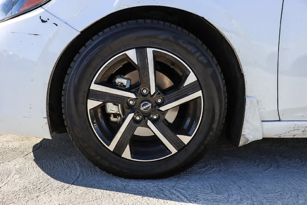Used 2024 Nissan Sentra SV FWD image 11