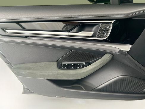 Certified 2025 Porsche Panamera 4 AWD/4WD image 24