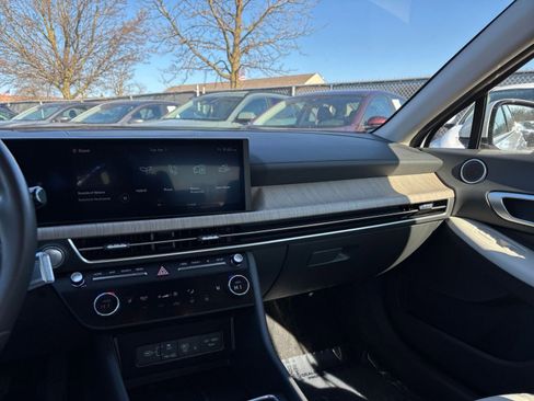 Used 2025 Hyundai Sonata SEL FWD image 36