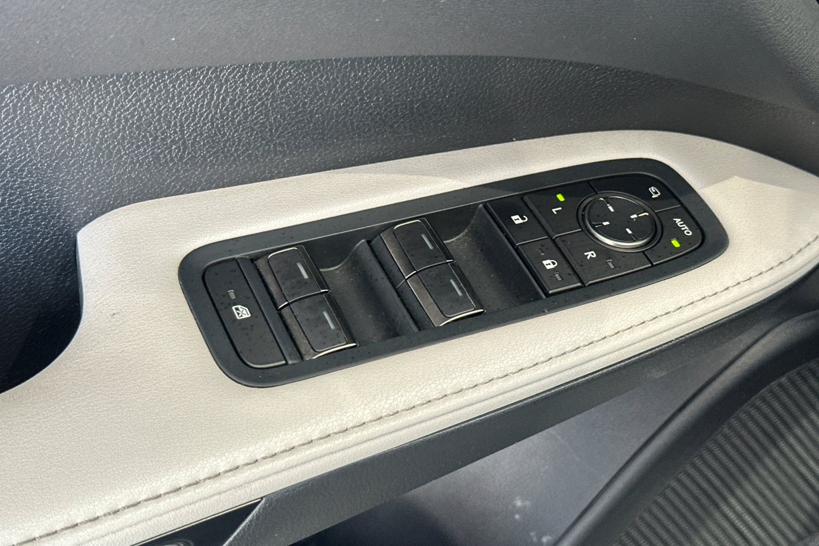 Used 2023 Lexus RX 350h w/ Cold Area Package AWD/4WD image 13
