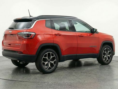 Used 2025 Jeep Compass Limited image 9