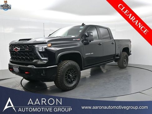 Used 2025 Chevrolet Silverado 2500 ZR2 w/ Technology Package image 1