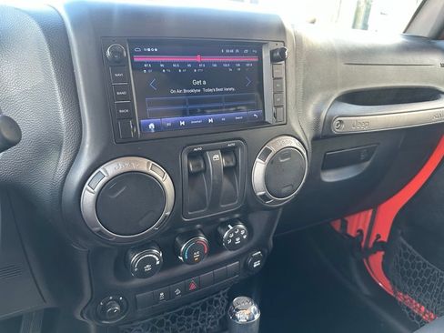 Used 2015 Jeep Wrangler Sport w/ Quick Order Package 24S AWD/4WD image 13