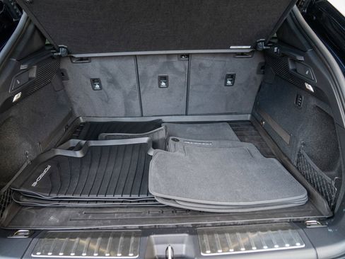 Used 2025 Porsche Macan Electric image 26