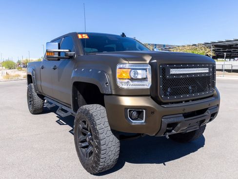 Used 2015 GMC Sierra 2500 Denali w/ Duramax Plus Package AWD/4WD image 9