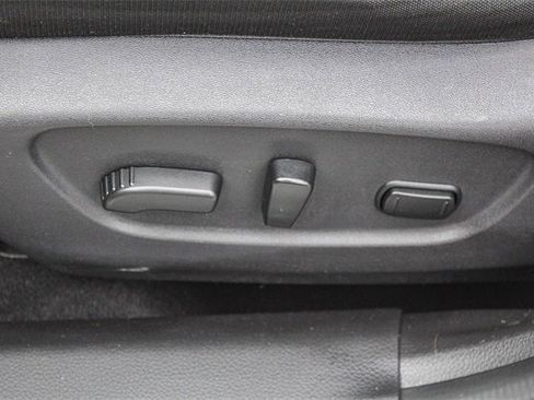 Used 2019 Nissan Rogue SV image 29