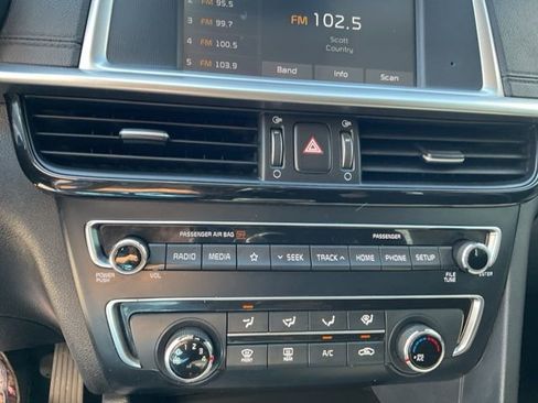Used 2020 Kia Optima LX image 19