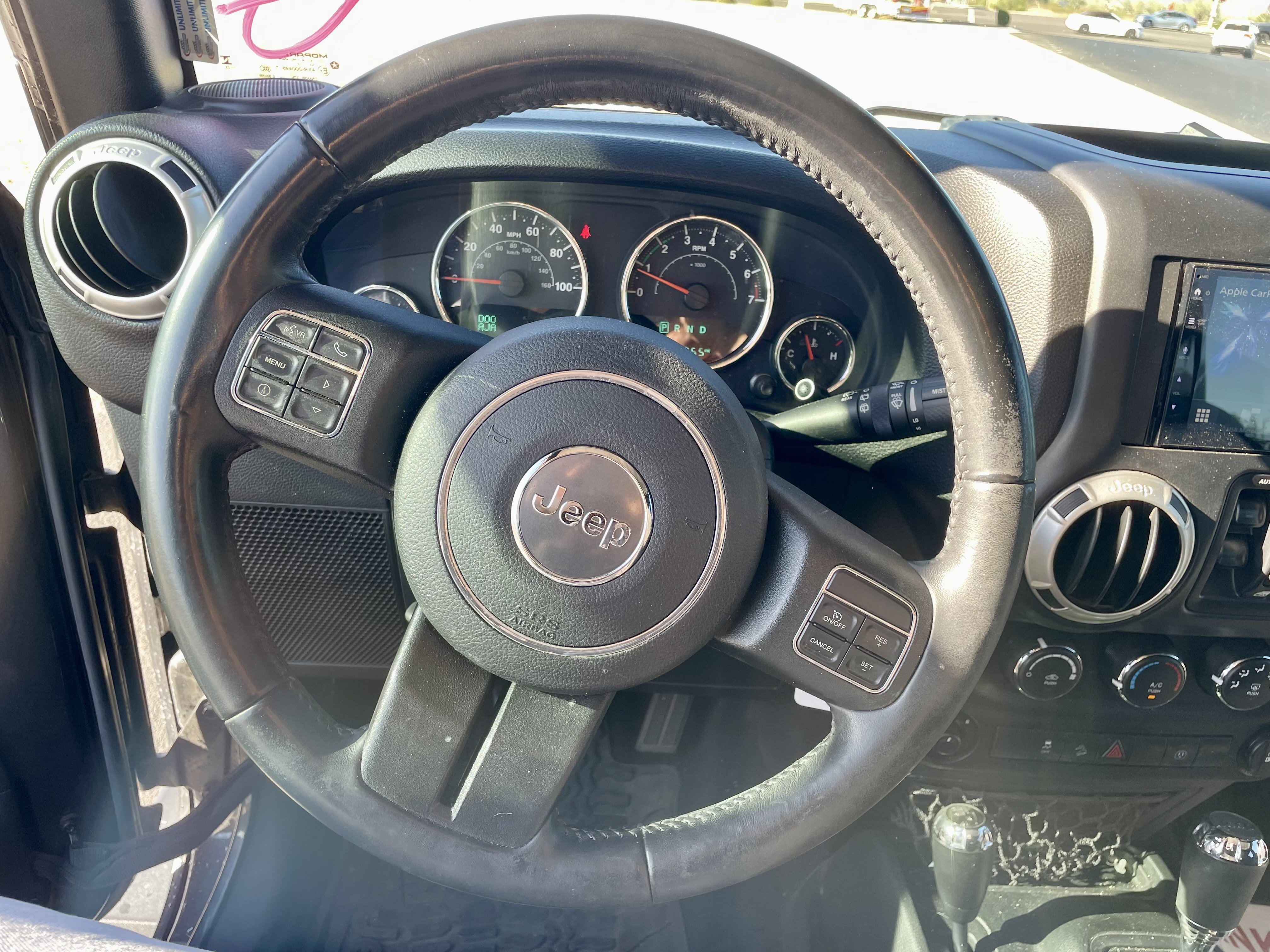 Used 2018 Jeep Wrangler Unlimited Sahara w/ Connectivity Group AWD/4WD image 13