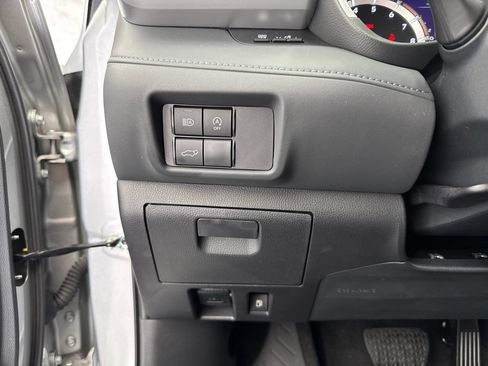 Used 2023 Toyota Highlander XLE AWD/4WD image 34