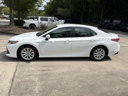 Used 2018 Toyota Camry LE FWD image 4