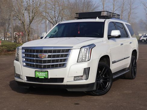 Used 2019 Cadillac Escalade Base w/ LPO, Radiant Package image 1