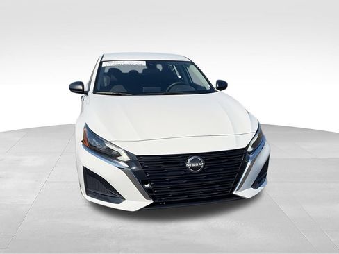 Used 2025 Nissan Altima 2.5 SV FWD image 4