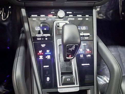 Used 2022 Porsche Cayenne image 21