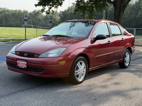Used 2003 Ford Focus SE FWD image 1