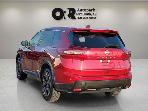 Used 2024 Nissan Rogue SV AWD/4WD image 4