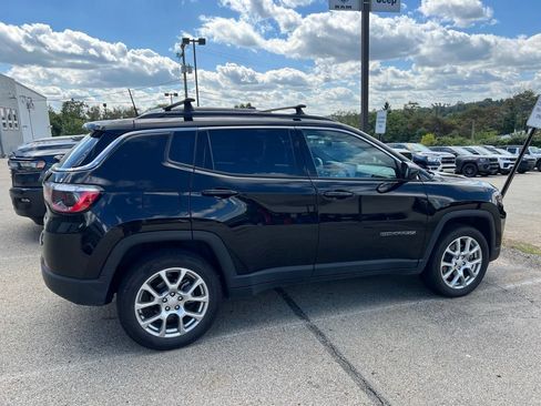 Used 2023 Jeep Compass Latitude w/ Sun and Sound Group AWD/4WD image 2